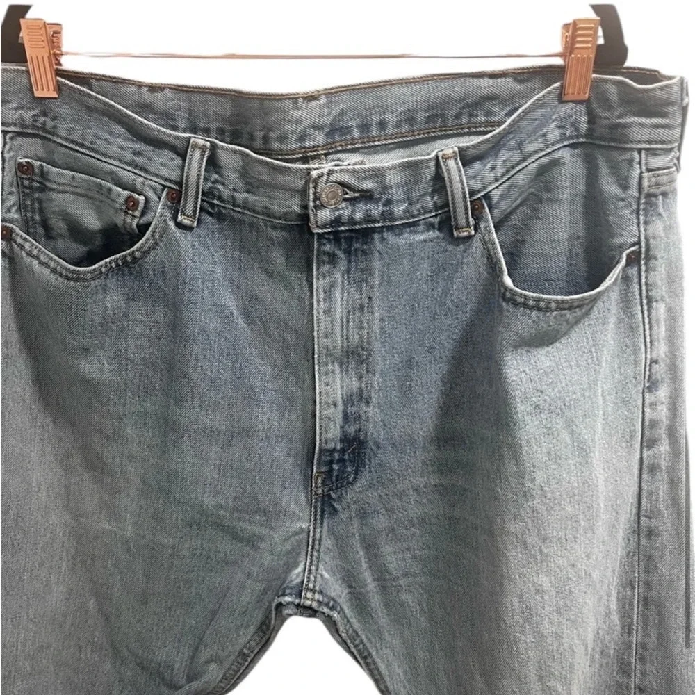 Levi’s 505 jeans in great condition just a minor snag on the back of the knee​